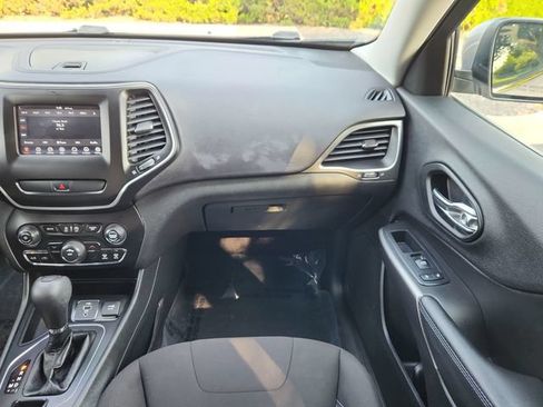 Used 2019 Jeep Cherokee Latitude w/ Popular Appearance Group FWD image 22