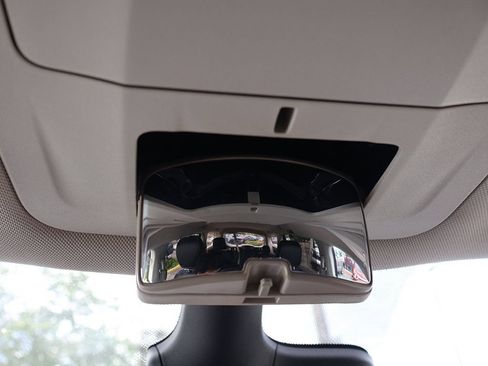 Used 2023 Chrysler Pacifica Touring-L FWD image 47