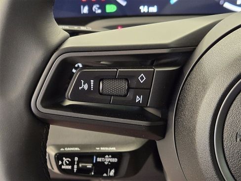 Used 2025 Porsche Taycan image 18