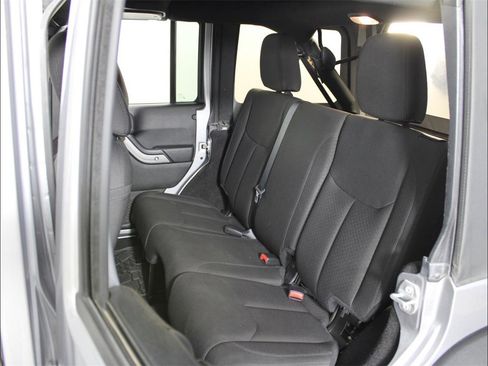 Used 2018 Jeep Wrangler Unlimited Sport S image 23