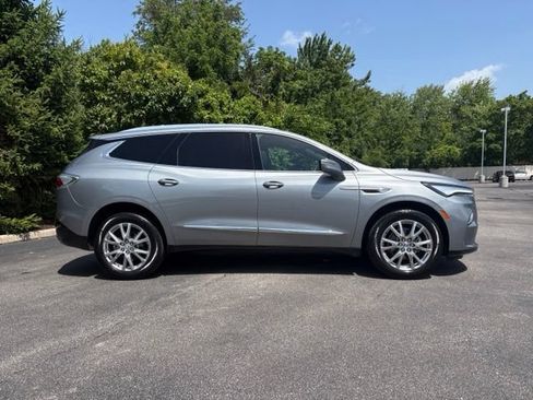Used 2024 Buick Enclave Essence w/ Experience Buick Package AWD/4WD image 9