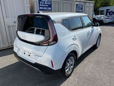 Used 2025 Kia Soul LX w/ LX Technology Package FWD image 2