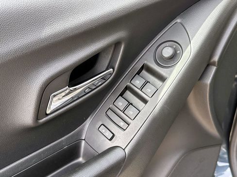 Certified 2022 Chevrolet Trax LT w/ LT Convenience Package image 15