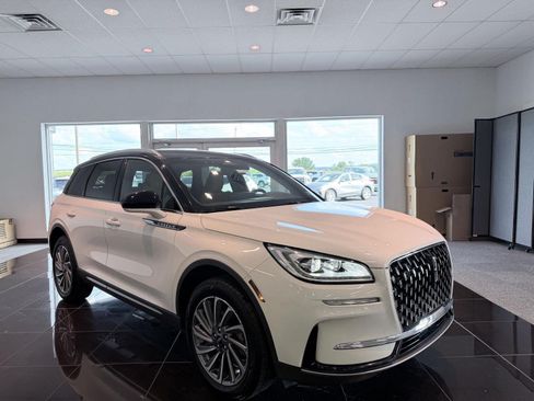 Used 2023 Lincoln Corsair Reserve AWD/4WD image 2