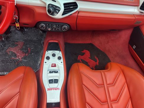 Used 2013 Ferrari 458 Spider 2dr Conv image 15