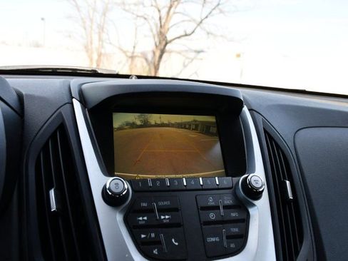 Used 2017 Chevrolet Equinox LT w/ Convenience Package image 12