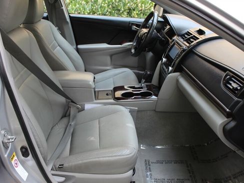 Used 2014 Toyota Camry XLE FWD image 17