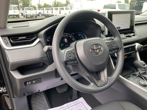 Used 2025 Toyota RAV4 LE image 17