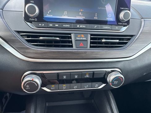 Used 2025 Nissan Altima 2.5 SV FWD image 28