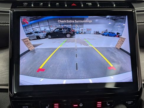 Used 2024 Jeep Grand Cherokee Limited AWD/4WD image 16