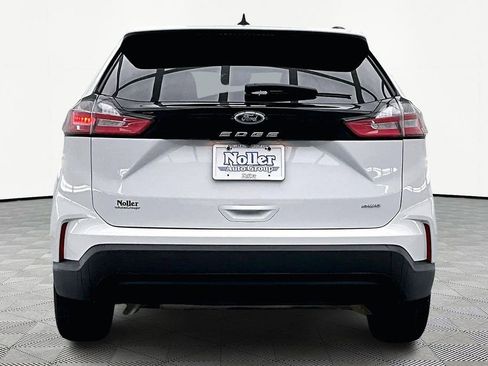 Certified 2024 Ford Edge SE image 4