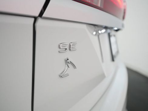 Used 2025 Volkswagen Atlas SE AWD/4WD image 34