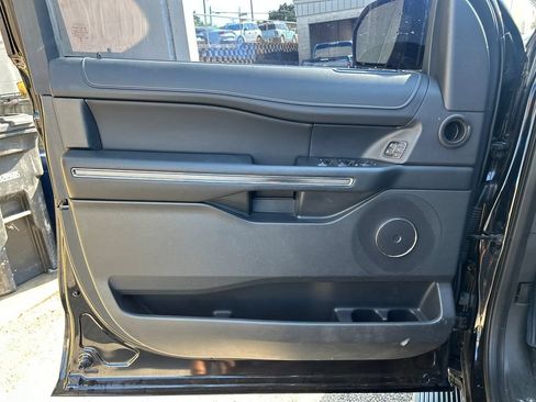 Used 2024 Ford Expedition XLT RWD image 9