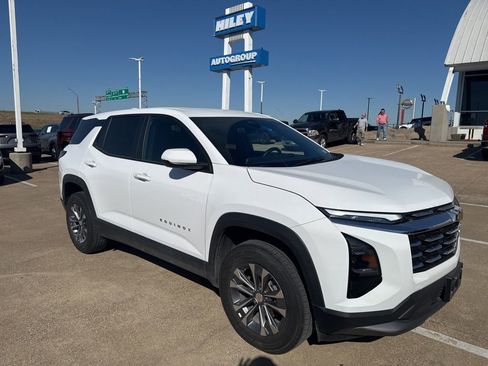 Used 2025 Chevrolet Equinox LT image 3