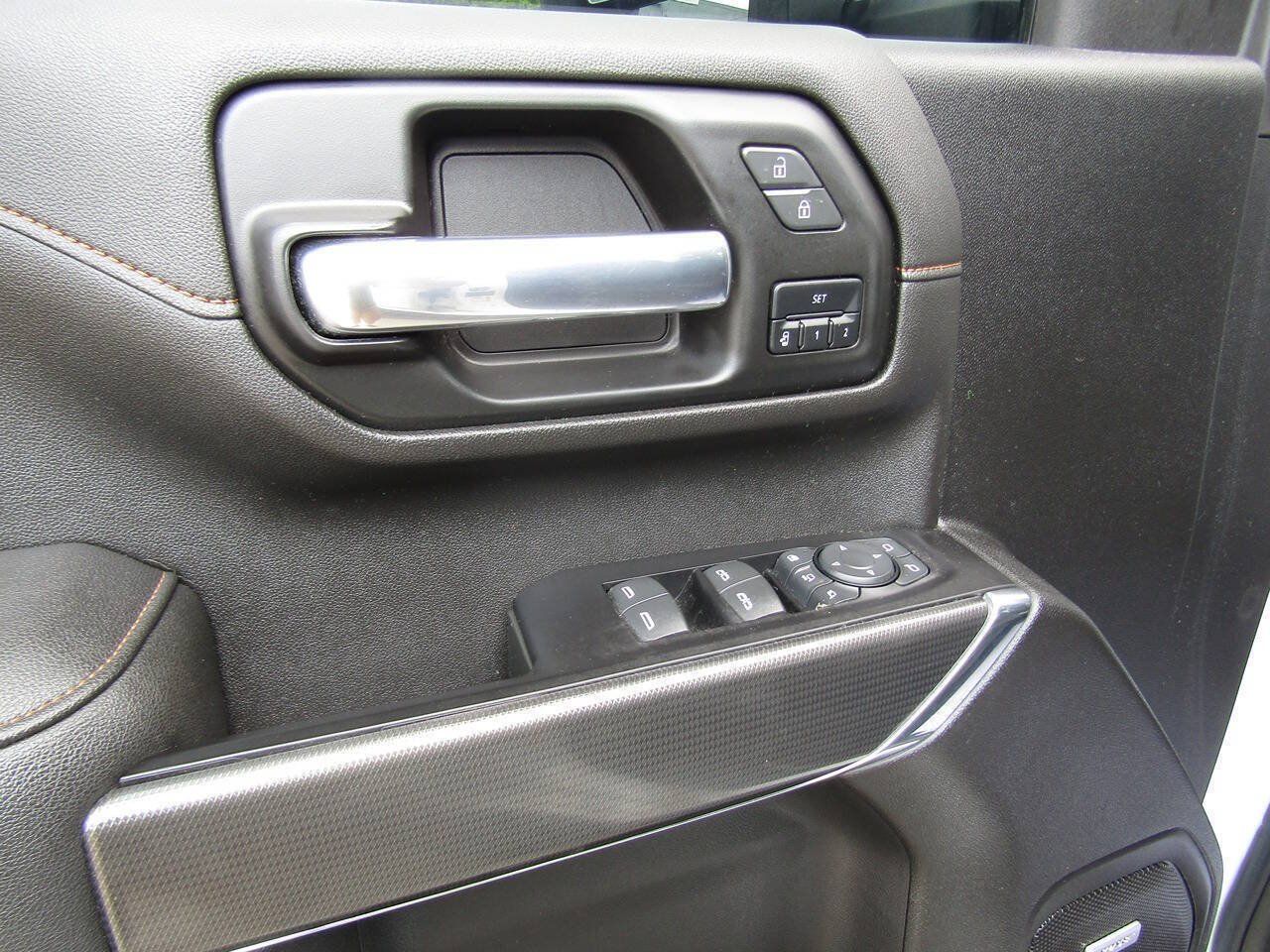 Used 2022 GMC Sierra 2500 AT4 w/ AT4 Premium Plus Package AWD/4WD image 9