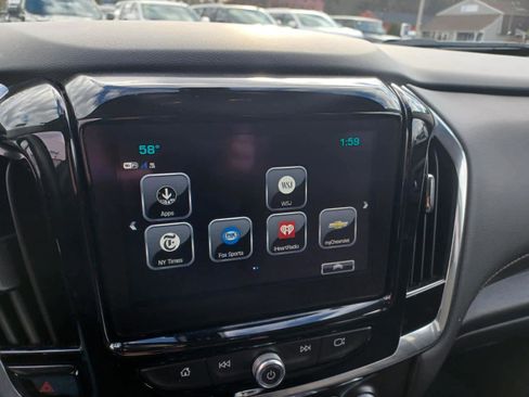Used 2018 Chevrolet Traverse LT image 11