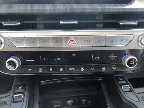 Used 2023 Kia Telluride AWD image 24