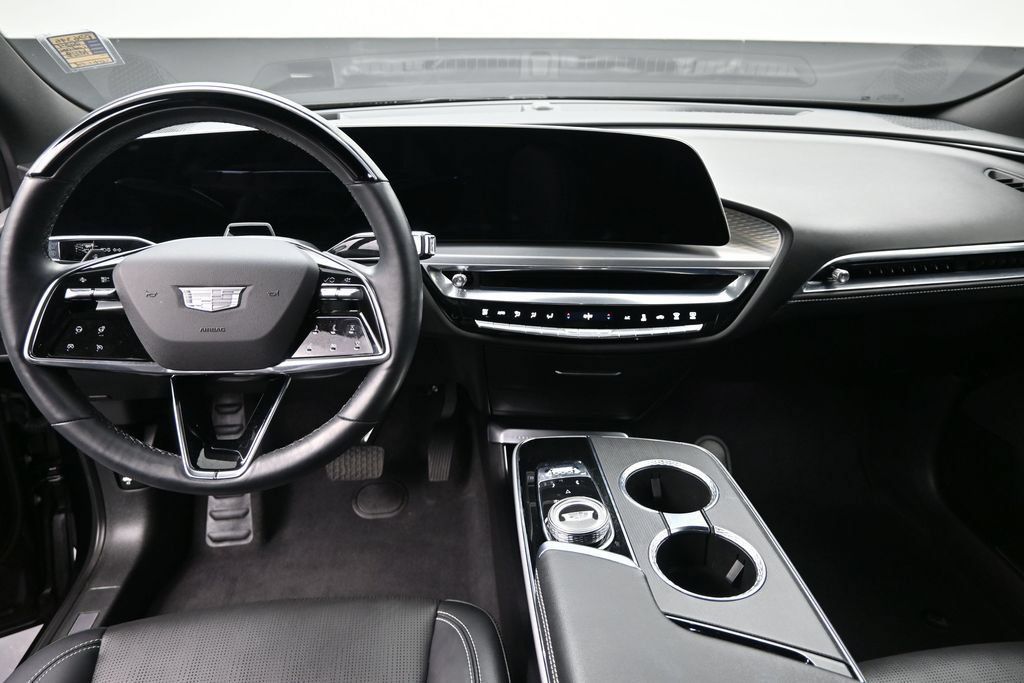 Certified 2025 Cadillac Lyriq Luxury AWD/4WD image 15