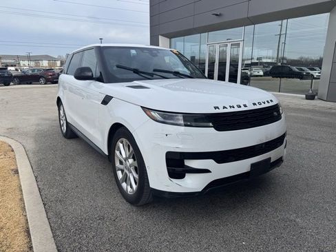 Used 2025 Land Rover Range Rover Sport SE image 3