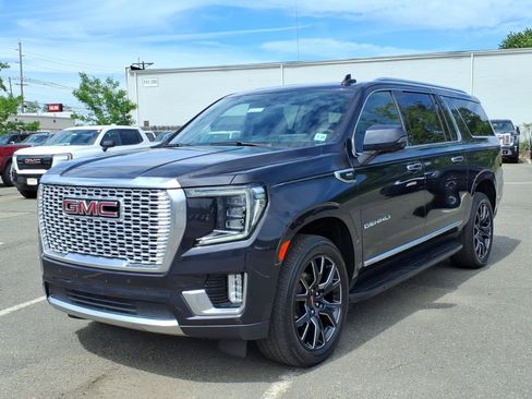 Used 2024 GMC Yukon XL Denali AWD/4WD image 3