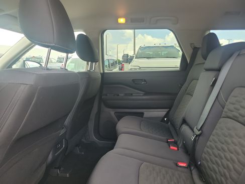 Used 2025 Nissan Pathfinder SV FWD image 14