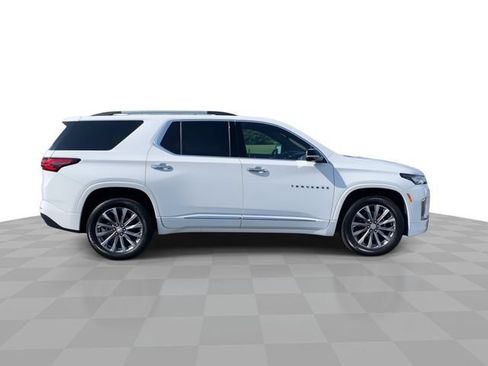 Used 2023 Chevrolet Traverse Premier FWD image 9