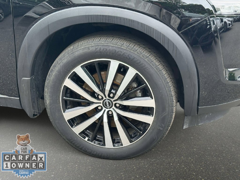 Used 2023 Nissan Pathfinder Platinum w/ Black Appearance Package AWD/4WD image 11