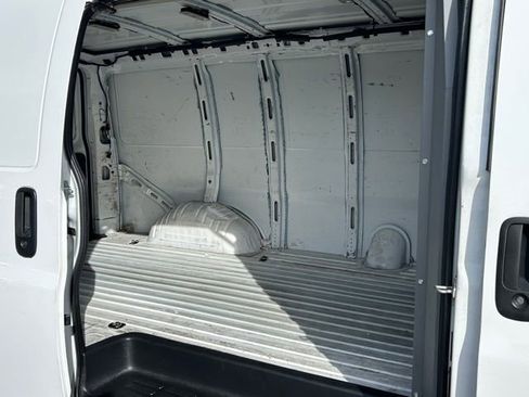 Used 2022 Chevrolet Express 3500 w/ Driver Convenience Package image 15