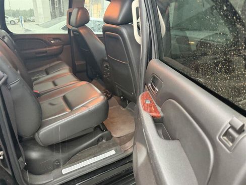 Used 2012 Chevrolet Avalanche LTZ AWD/4WD image 23
