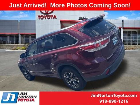 Used 2016 Toyota Highlander XLE FWD image 3