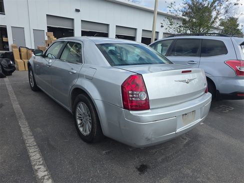 Used 2009 Chrysler 300 LX image 4