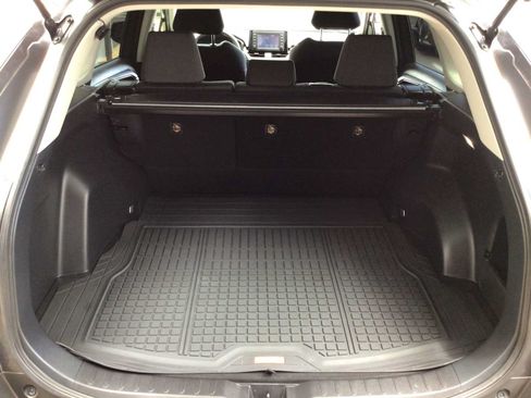 Used 2022 Toyota RAV4 XLE FWD image 23
