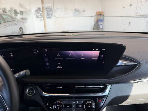 Used 2025 Buick Envista Sport Touring image 21