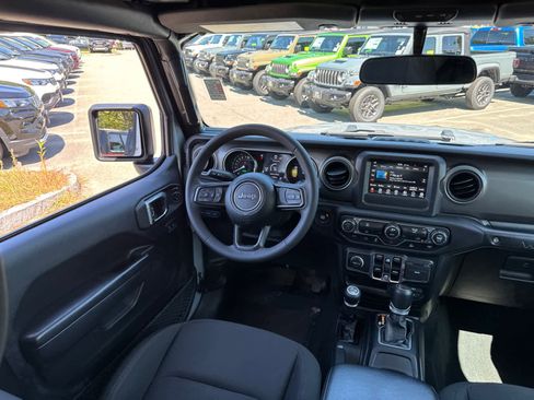 Used 2023 Jeep Wrangler Unlimited image 33