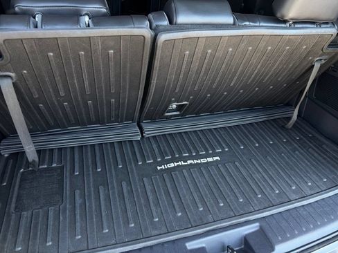 Used 2022 Toyota Highlander Platinum FWD image 21