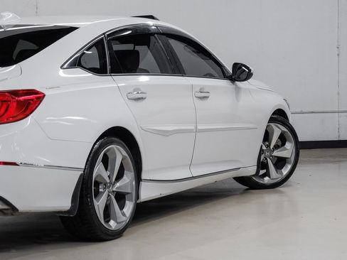 Used 2018 Honda Accord Touring image 12