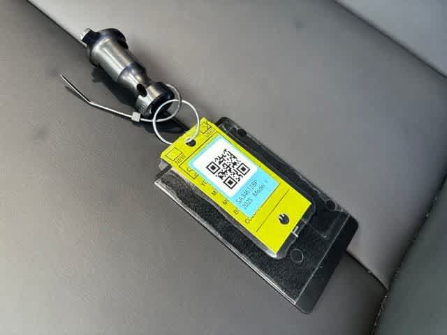 Used 2025 Tesla Model Y Long Range RWD image 23
