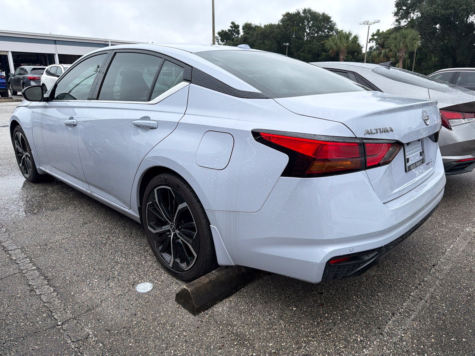 Used 2025 Nissan Altima 2.5 SR FWD image 5