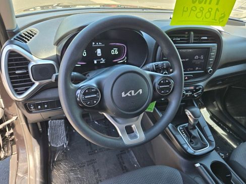 Used 2023 Kia Soul LX image 10