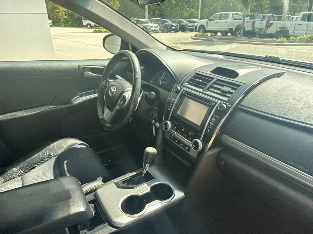 Used 2014 Toyota Camry SE FWD image 32