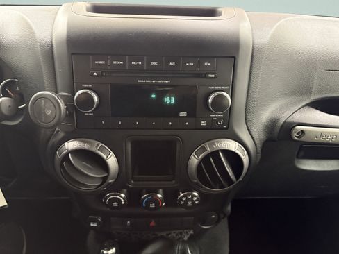 Used 2018 Jeep Wrangler Unlimited Sport w/ Connectivity Group image 10