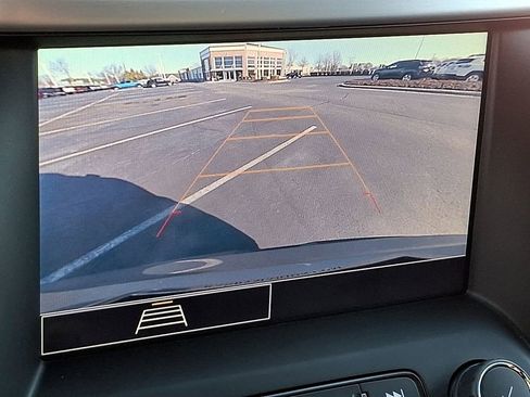 Used 2023 GMC Acadia SLE w/ Driver Convenience Package image 17