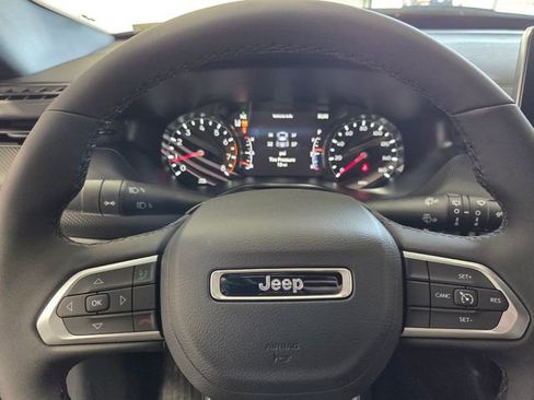 New 2026 Jeep Compass Latitude image 23