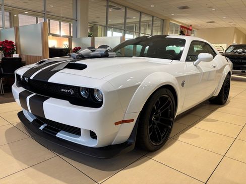 Used 2020 Dodge Challenger SRT Hellcat image 2