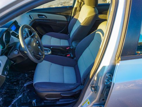 Used 2014 Chevrolet Cruze LS image 16