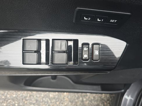 Used 2017 Toyota RAV4 Limited FWD image 27