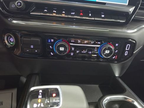Used 2023 Chevrolet Silverado 1500 High Country w/ High Country Premium Package AWD/4WD image 15