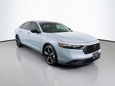 Used 2023 Honda Accord Sport image 3