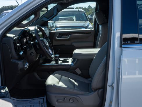 New 2026 GMC Sierra 1500 SLT w/ SLT Premium Package image 18
