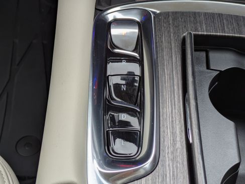 Certified 2024 Buick Enclave Avenir w/ Avenir Technology Package image 21